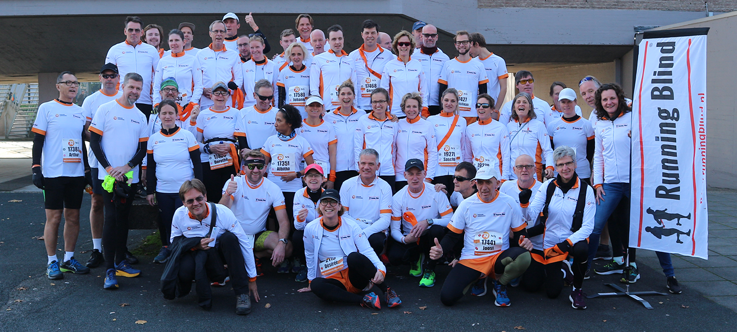 Foto van een grote groep Running Blindlopers (2019)